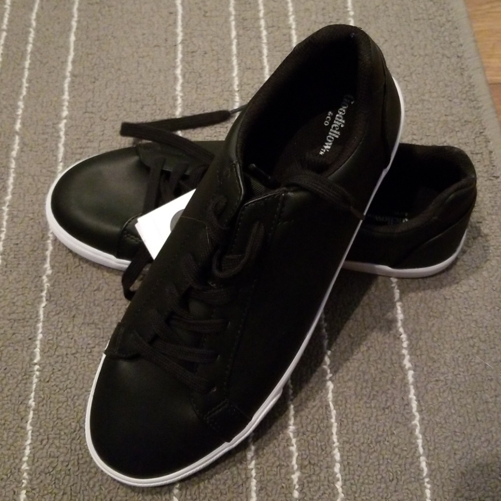 Black dress sneakers
